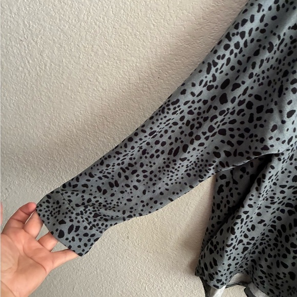 Millibon Black and Gray Animal Print Button-Down Shirt S - Picture 4 of 12